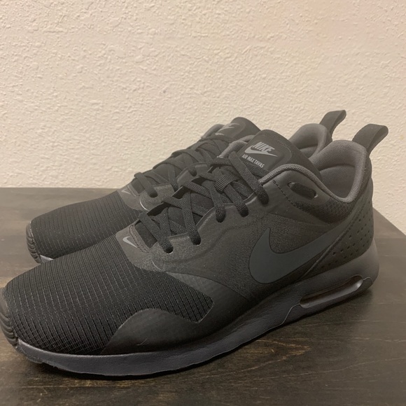 grey nike shoes mens